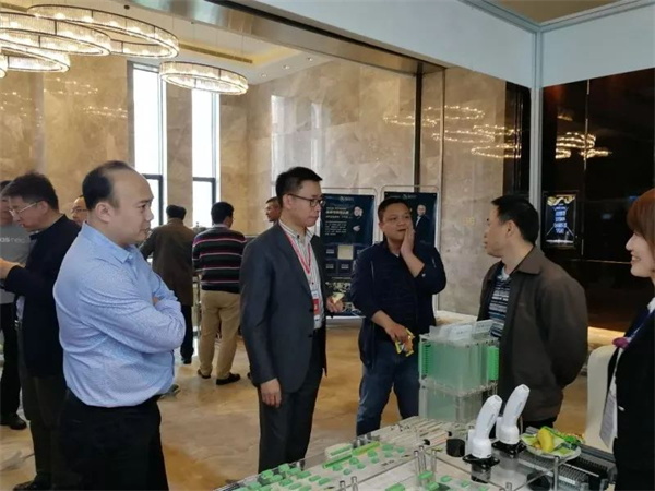 置恒電氣攜自主卓能電聯接產品成功亮相中國智能電網學術研討會