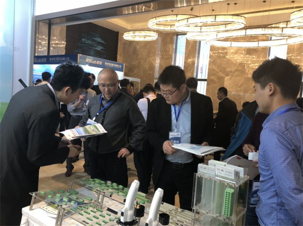 置恒電氣攜自主卓能電聯接產品成功亮相中國智能電網學術研討會